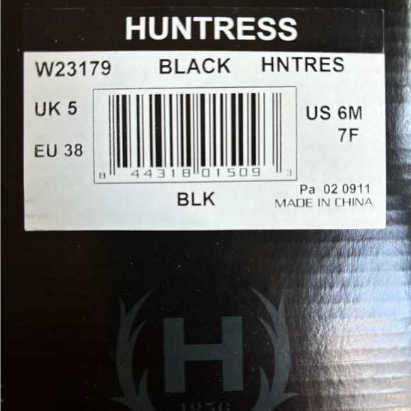 Hunter, size 7, Huntress style, black, wide calf, tall rain boots - Picture 7 of 8